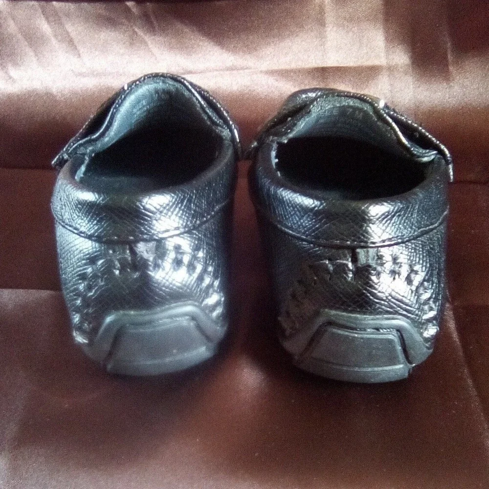 Curt & Larson Loafers Dress Shoes Slip On Metallic V Accent Kids